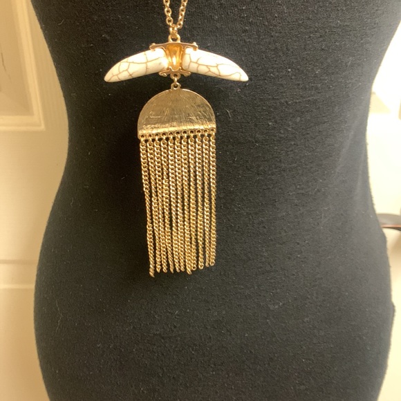 Necklace with Gold and white center piece, Beautiful piece - Picture 6 of 9